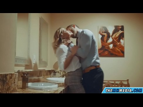 ❤️ Cuando una rubia tetona te seduce en un baño público Video de porno en es.pornfuror.ru ❌️